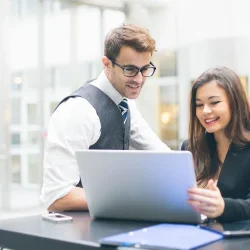 twobussinesspeopel (1)